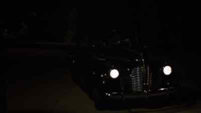 - I was on my way
to bail out some rich dame's - The Big Sleep