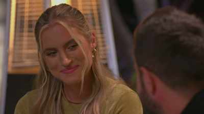 - I only got eyes for you, no one else.
- That's great to hear. - Twin Love