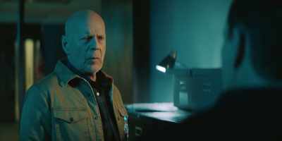 - I oughta...
- I'm not with him. - Wire Room