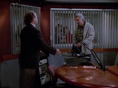 - I owe you everything!
- Oh, no, no, no. - Frasier