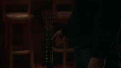 Plays chords of song... - Roswell, New Mexico