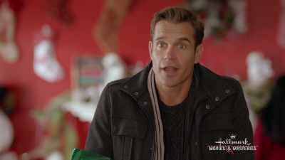 - I prefer Santa's Helper.
- Oh, okay. - Return to Christmas Creek