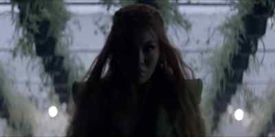 ♪ Pretty little fires burn ♪ - Batwoman
