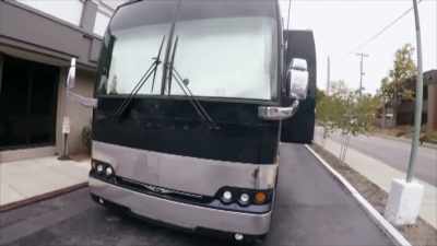 I pretty much stayed on the bus in his T-shirt, - Surviving R. Kelly