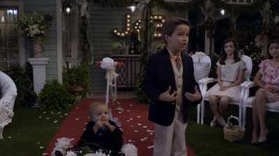 - I put on my church clothes for this?
- Yeah. - Fuller House