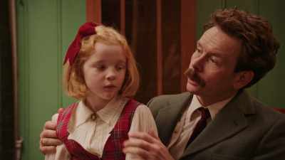 - I put it under the tree yesterday.
- Yes, I saw you do it. - Teddy's Christmas