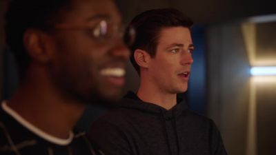 [quiet suspenseful music] - The Flash