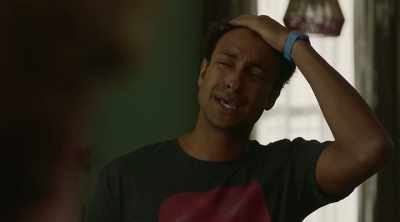 I really smell like crab, Aaron.
It's all over me. - The Other Guy