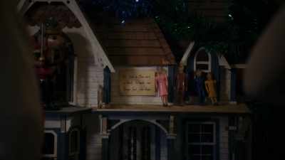 I really wanna help you
guys figure this out, - Mystery on Mistletoe Lane