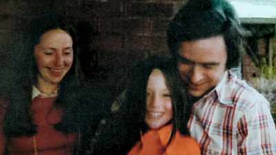 I really wanted him
to ask me to go with him, - Ted Bundy: Falling for a Killer
