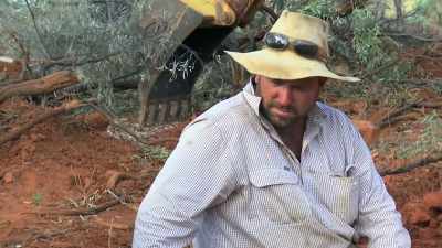 I reckon you should come for a spin
with me, mate. All right. - Outback Opal Hunters