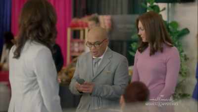 I recognize you, from TV, right? - Ruby Herring Mysteries: Silent Witness