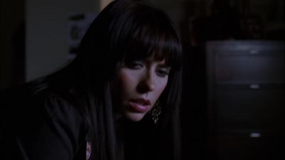 Red glove. - Ghost Whisperer