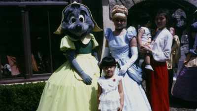 I remember having one Disney book,
and it was in Chinese, - One Day at Disney
