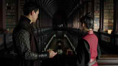 I remember this place. It's
the great hall in Azra. - Into the Badlands