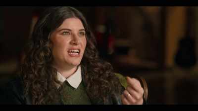I remember she would, like,
spit up in the air on stage, - Women Who Rock