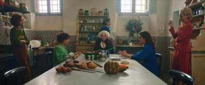 I’ll make it right away, signora. - 7 Women and a Murder