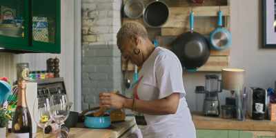 I'’m actually taking
his cooking class. - My Fake Boyfriend