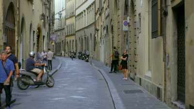 I'’m going on a good
old fashioned bar crawl. - Stanley Tucci: Searching for Italy