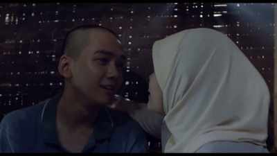 I’m sure. I’m certain this is the answer. - The Male Gaze: First Kiss