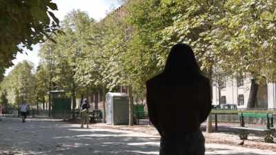 ♪ I run until the... ♪ - Love Trip: Paris