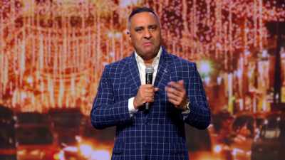 I said, because I have a mirror. - Russell Peters: Deported