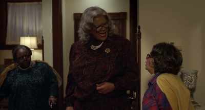 - I said it's shitty in here.
- What are you saying? - Boo! A Madea Halloween