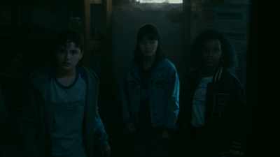 I said stay quiet, - Paper Girls