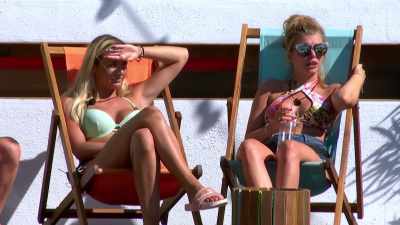 I said you've got to keep it
between us, - Love Island