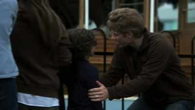 I saw it five times already, dad.
When are we gonna get on? - Trauma