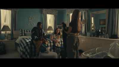 - I saw you guys flirting.
- Ooh. [laughs] - Under the Bridge