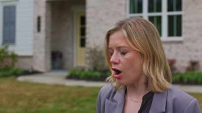 - I saw, I saw you and her. - The Neighbors Are Watching