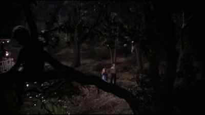 - I saw him over there.
- Come on down. - Houseboat