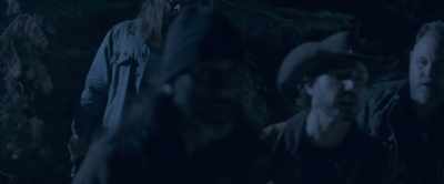 - I saw somethin'!
- Put the gun down and go! - The Girl on the Mountain