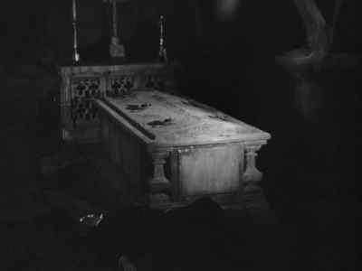 I say, there's somebody
down there. - Sherlock Holmes Faces Death