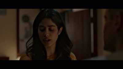 I see Air Force officers, dada.
Why are you-- - Gunjan Saxena: The Kargil Girl