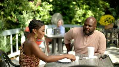 - I see you got me some coffee and...
- Yeah, a little sandwich. - Love in Fairhope
