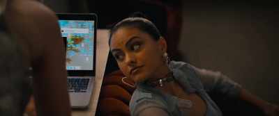 I see you have Max's phone.
Is the download complete? - Do Revenge