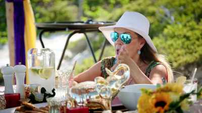 I see how you interact
with the other women, - The Real Housewives Ultimate Girls Trip