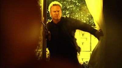 I see him in the window with a gun. - CSI: Miami