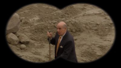 I see Lloyd.
He's alive. - Psych