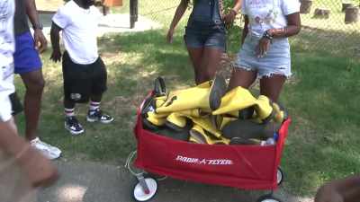 I SEE THEM WITH THIS RED WAGON,
WITH THESE HUGE YELLOW BOOTS. - Harlem Globetrotters: Play It Forward