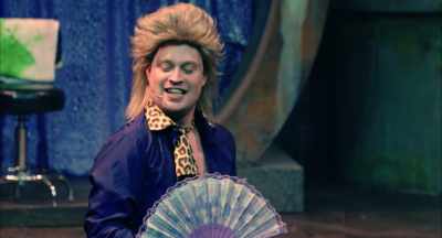 I seen you on Grindr!
(audience chuckling) - The Toxic Avenger: The Musical