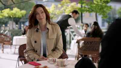 I set up an interview
with... Rom Com Mom. - Love on the Danube: Kissing Stars