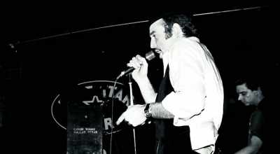 I She walk past a clock } - Jimmie & Stevie Ray Vaughan: Brothers in Blues