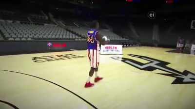 I SHOOT SHOTS BLINDFOLDED, I
SHOOT SHOTS, YOU KNOW, - Harlem Globetrotters: Play It Forward