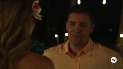 I should go to sleep.
We've got an hour to start. - You Had Me at Aloha