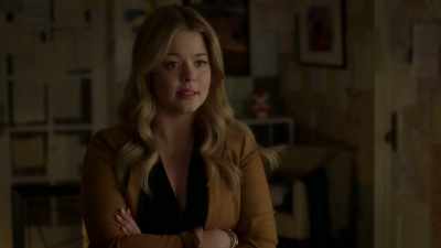 I should tell them that
the text was delayed - Pretty Little Liars: The Perfectionists