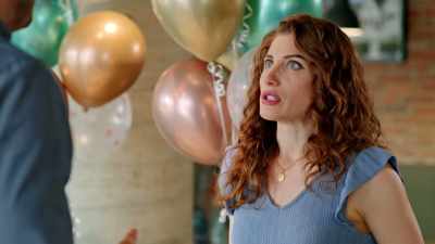 - I should warn you,
I'm extremely competitive.
- Is that so? - Two Chefs and a Wedding Cake