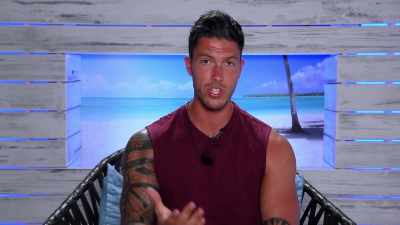 I was sitting by myself,
enjoying two Snack‐a‐Jacks - Love Island